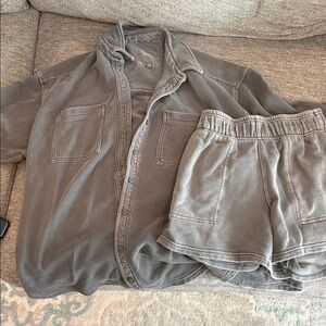 aerie Women’s Charcoal Gray Lightweight Shirt Jacket and shorts